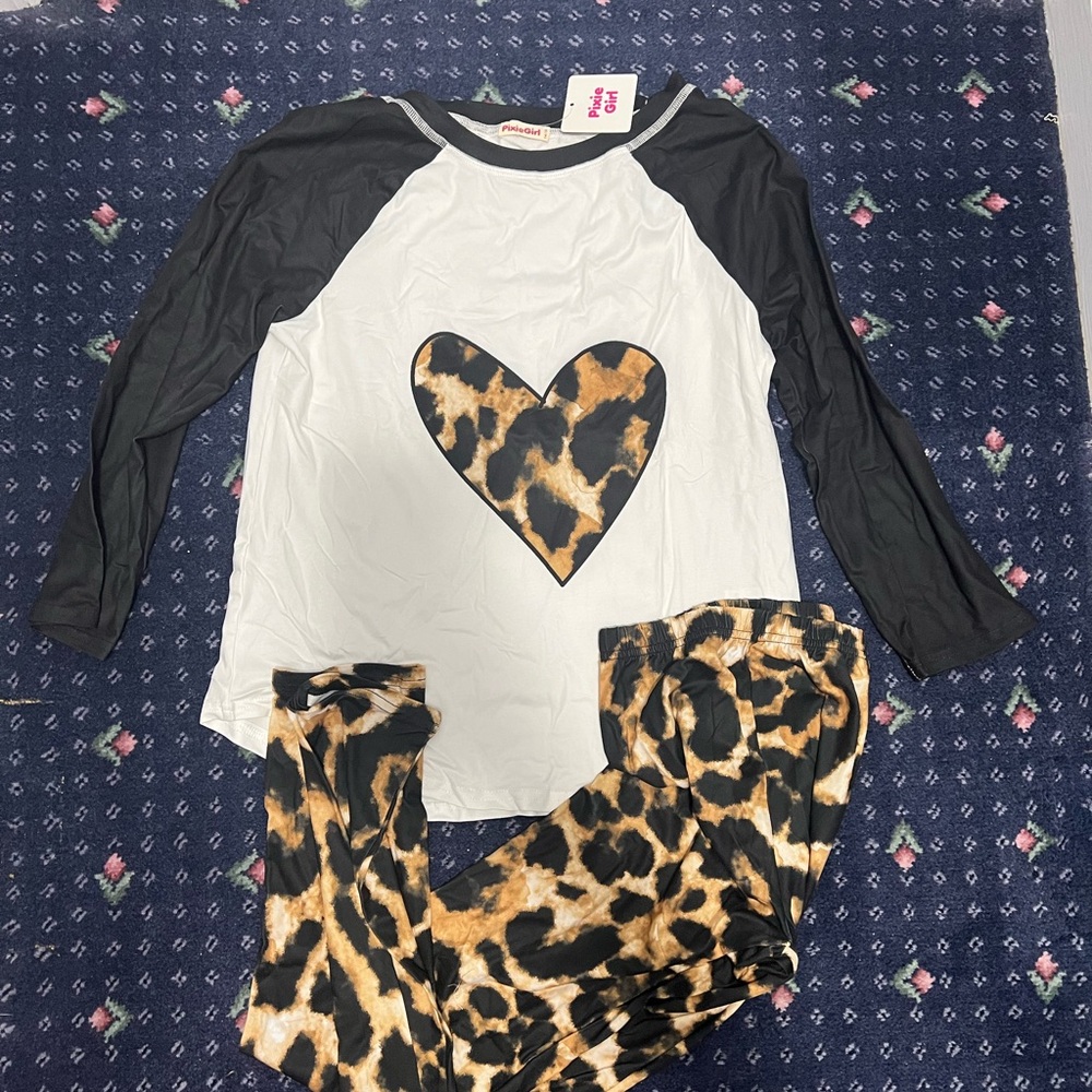 Pixie Girl 2 piece set cheetah heart pattern shirt with leggings girls 14/16